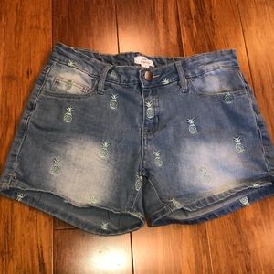 Woman’s crown and ivy shorts size two